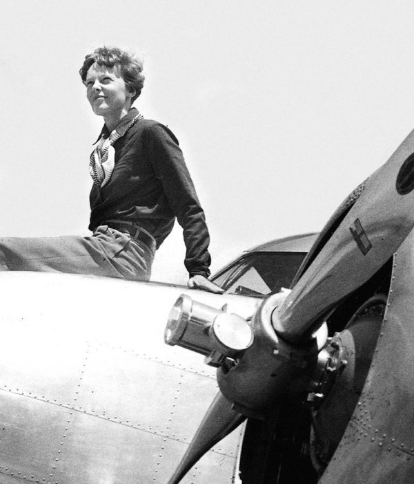 FIRST FEMALE PILOT TO FLY ACROSS ATLANTIC